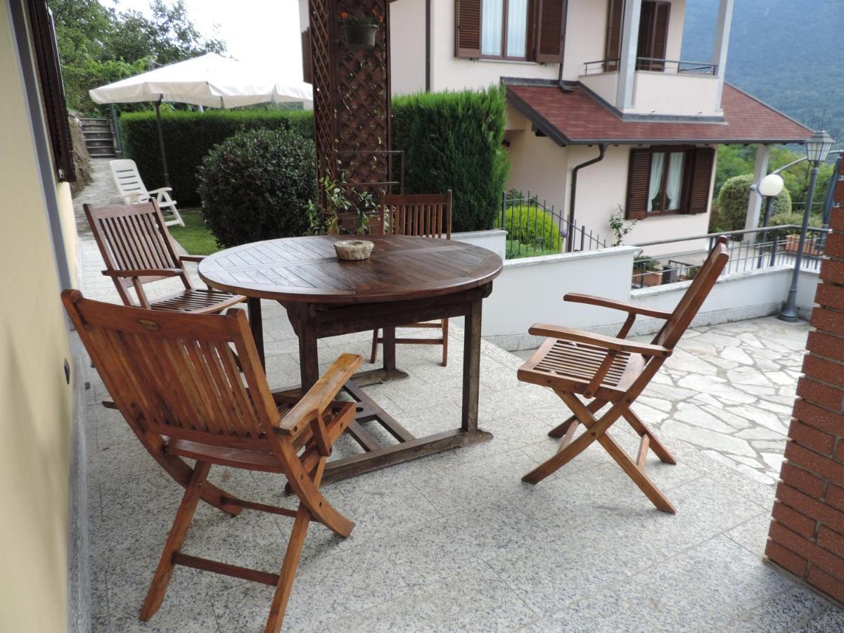 Casa Vacanza il Glicine Casale Corte Cerro Esterno foto