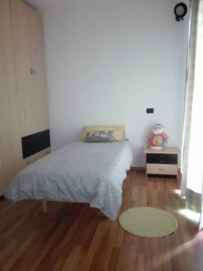 Casa Vacanza il Glicine Casale Corte Cerro Esterno foto