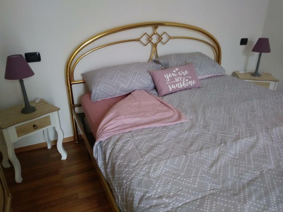 Casa Vacanza il Glicine Casale Corte Cerro Esterno foto