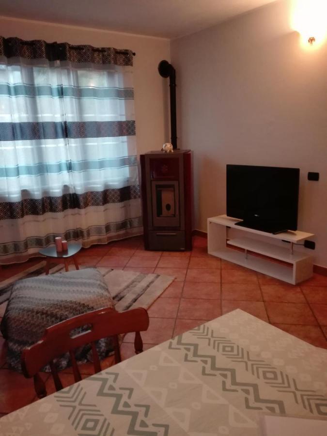 Casa Vacanza il Glicine Casale Corte Cerro Esterno foto
